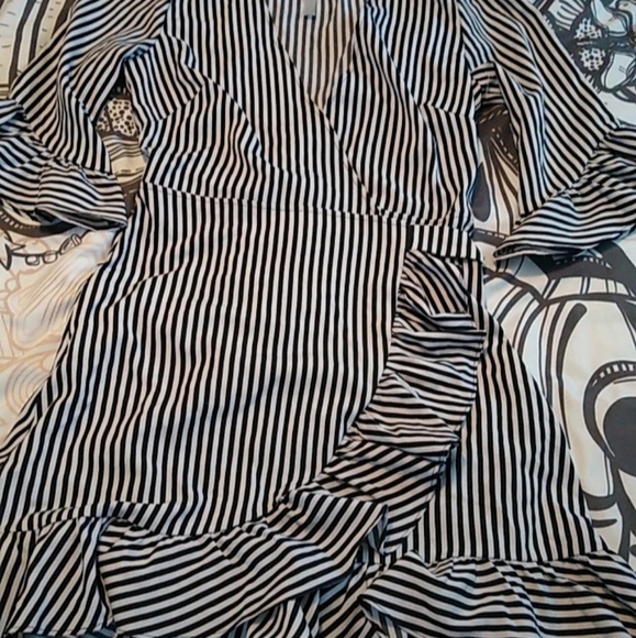 NWOT wrap dress - Picture 4 of 4